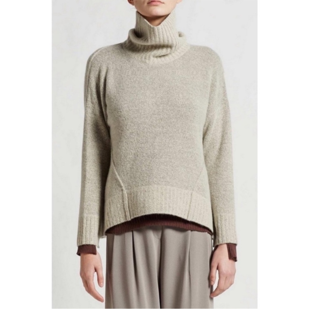 BROCHU WALKER Carrie Slit Back
Turtleneck Sweater in Ashen Grey. Size S. EUC